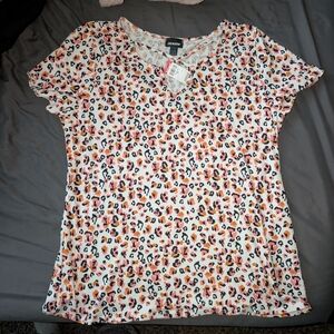 3/$15 NWT Colorful Leopard Print Short Sleeve Top